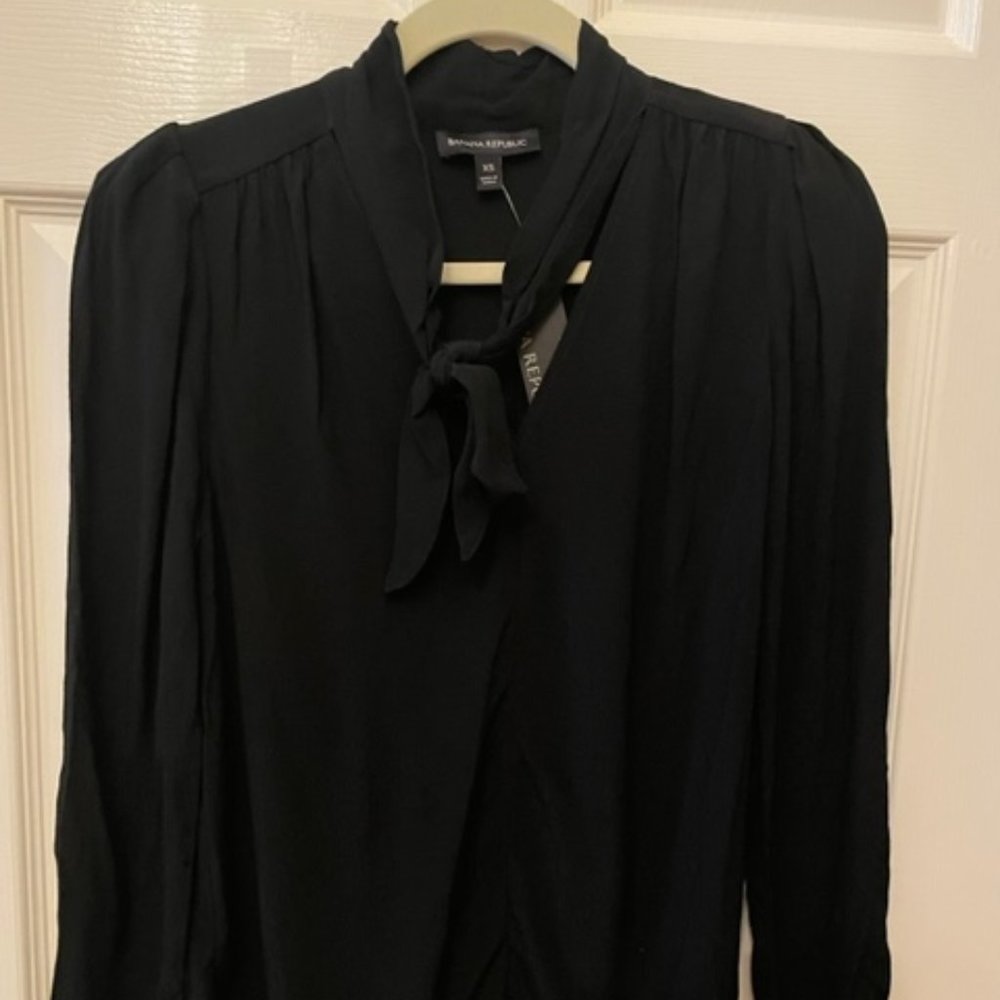 NWT Banana Republic XS Neck Tie Blouse Top in Black